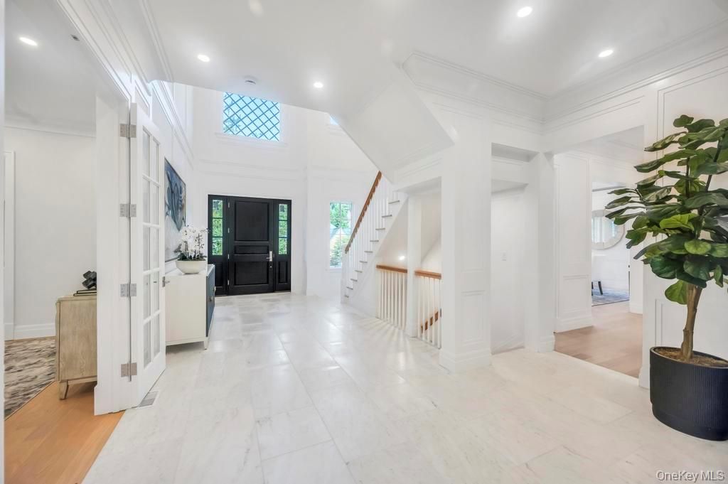 Photo of 112 Chapel Road, Manhasset, NY 11030 (MLS # 920404)