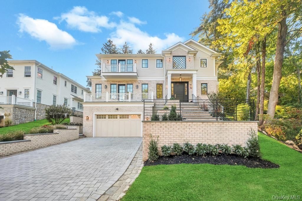 Photo of 112 Chapel Road, Manhasset, NY 11030 (MLS # 920404)