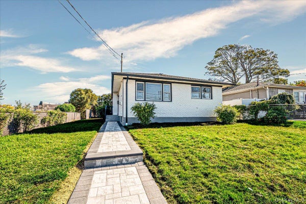 53 N 1ST ST, DEER PARK, NY 11729 - Image 33635b6b65c2e7b57ff2aab98de5ccef/1966414033