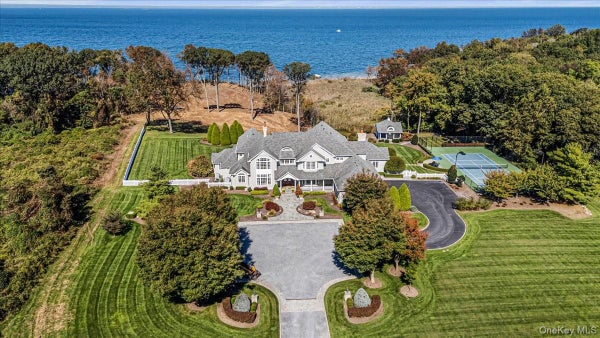 697 SHORT BEACH RD, SAINT JAMES, NY 11780 - Image 33702f28a1ed3c79b23ff96e882c5bce/2397340366