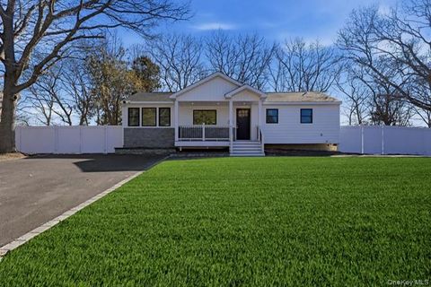 Homes For Sale - 5 Bear Lane<br/> Centereach, NY 11720