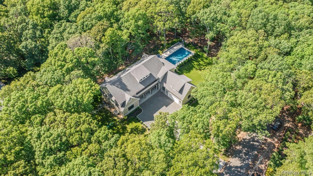 Photo of 1355 Little Peconic Bay Road, Cutchogue, NY 11935 (MLS # 1058733)