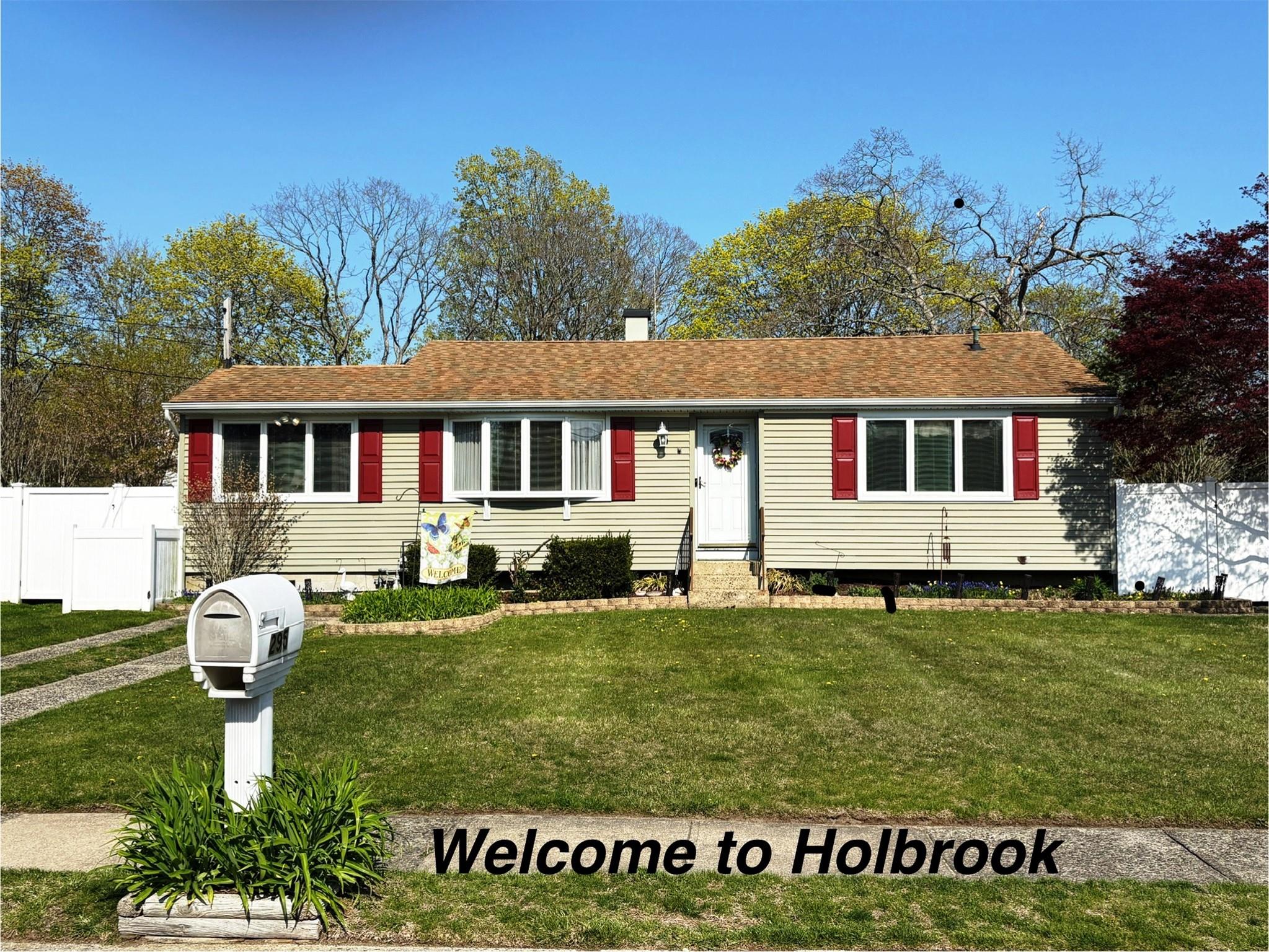 295 Coates Avenue, Holbrook, New York image 1