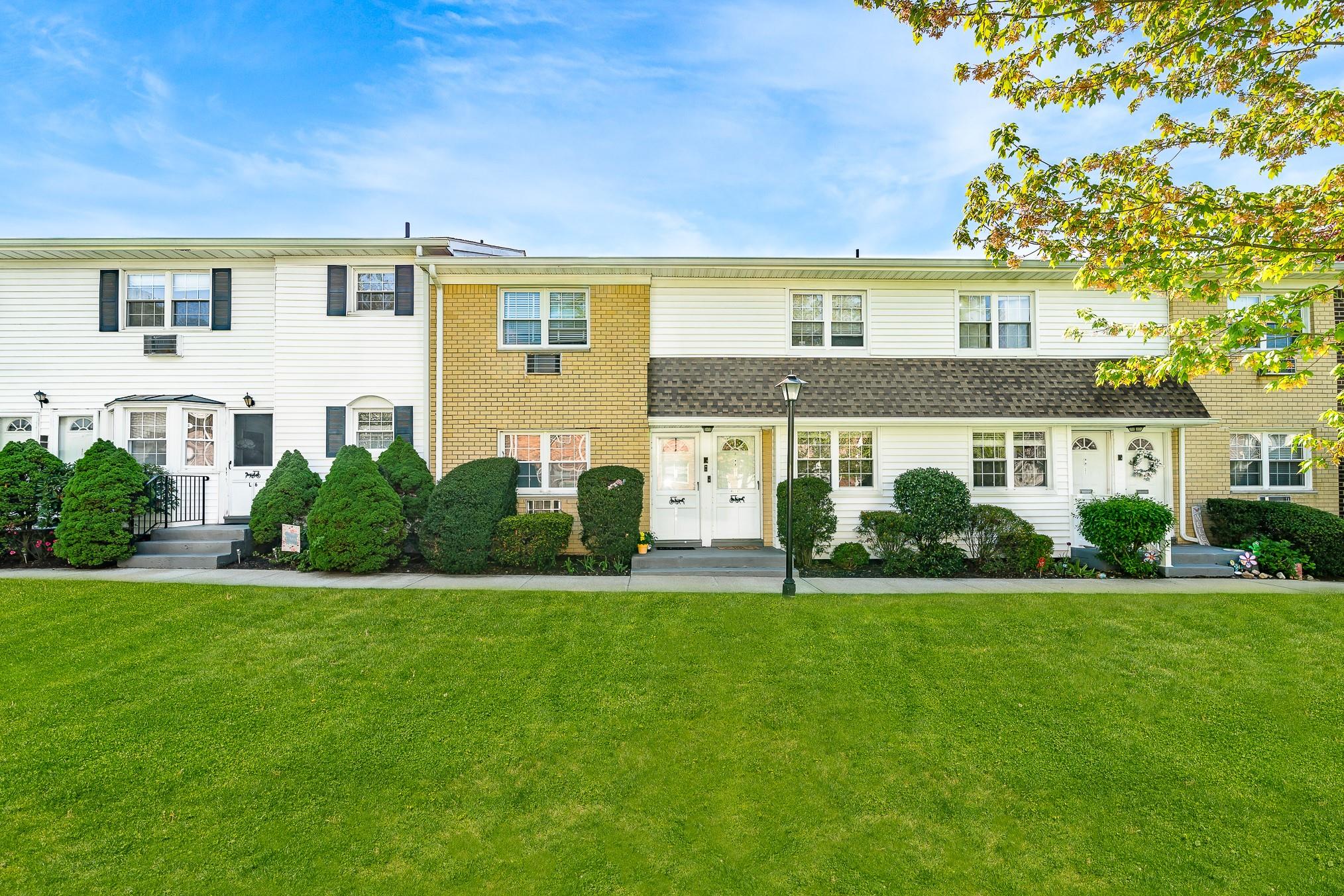 4804 Wilshire Lane #4804, Oakdale, New York image 1