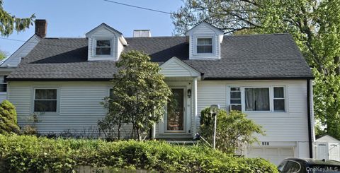 Photo of 257 Schenck Avenue, Great Neck, NY 11021 (MLS # 990594)