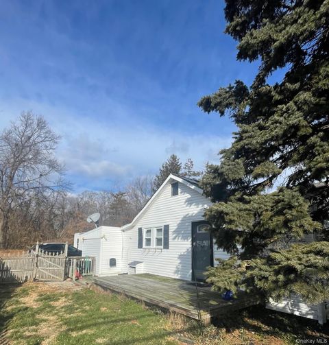 Photo of 359 Park Avenue, Babylon, NY 11702 (MLS # 958376)