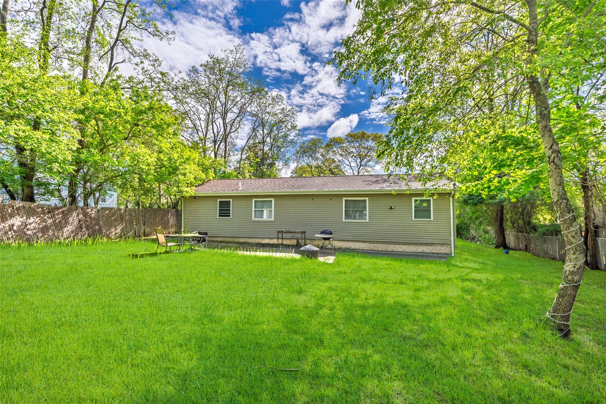 6 Gordon Avenue, Medford, New York image 3