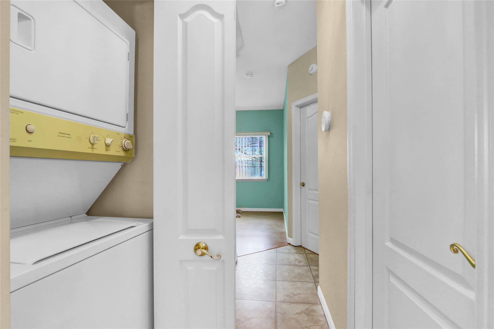 606 Narragansett Villas Drive #606, Lindenhurst, New York image 7