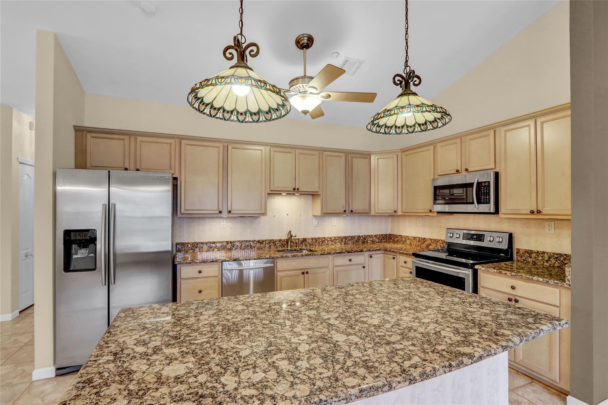 606 Narragansett Villas Drive #606, Lindenhurst, New York image 2