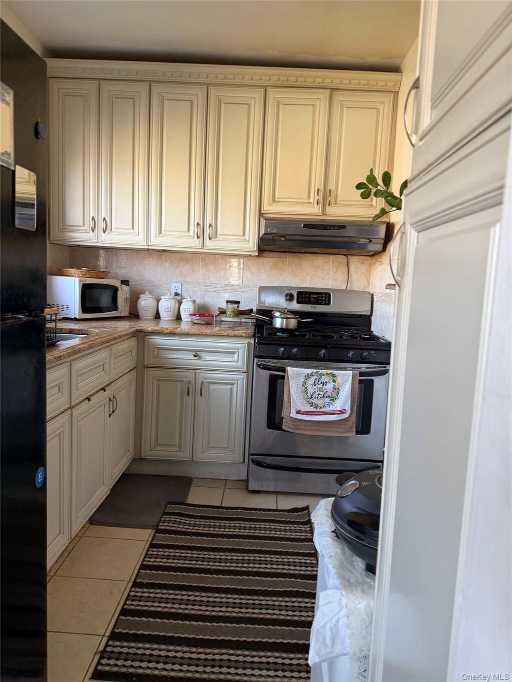 Photo of 196-40 Pompeii Avenue #2, Hollis, NY 11423 (MLS # 951437)