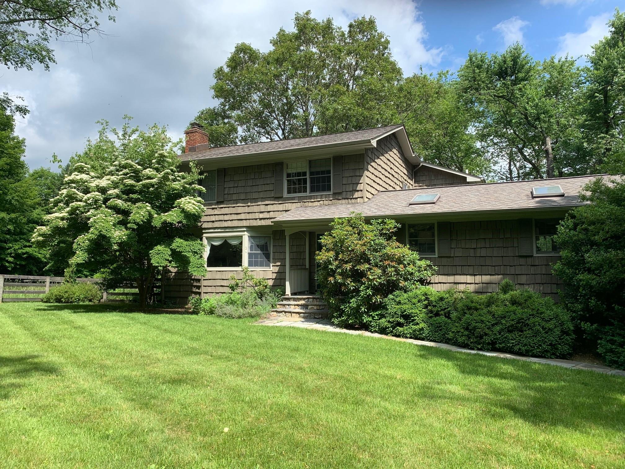 212 Hunt Lane, North Salem, New York image 1