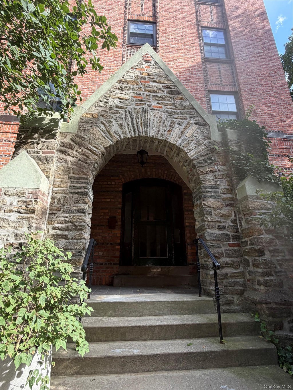 Photo of 828 Bronx River Road #1AD, Bronxville, NY 10708 (MLS # 1055452)