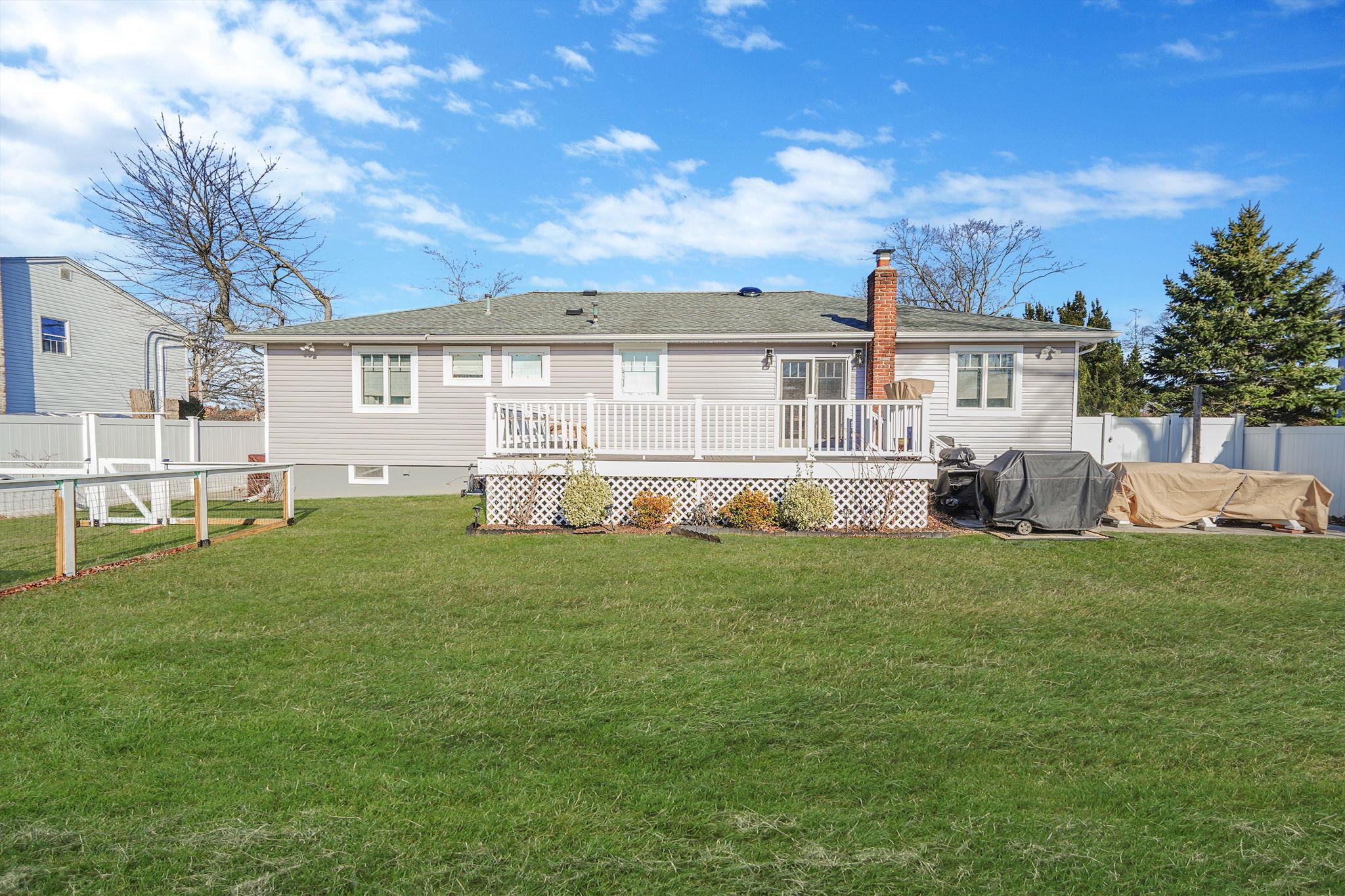 1210 Saxon Avenue, Bay Shore, New York image 30