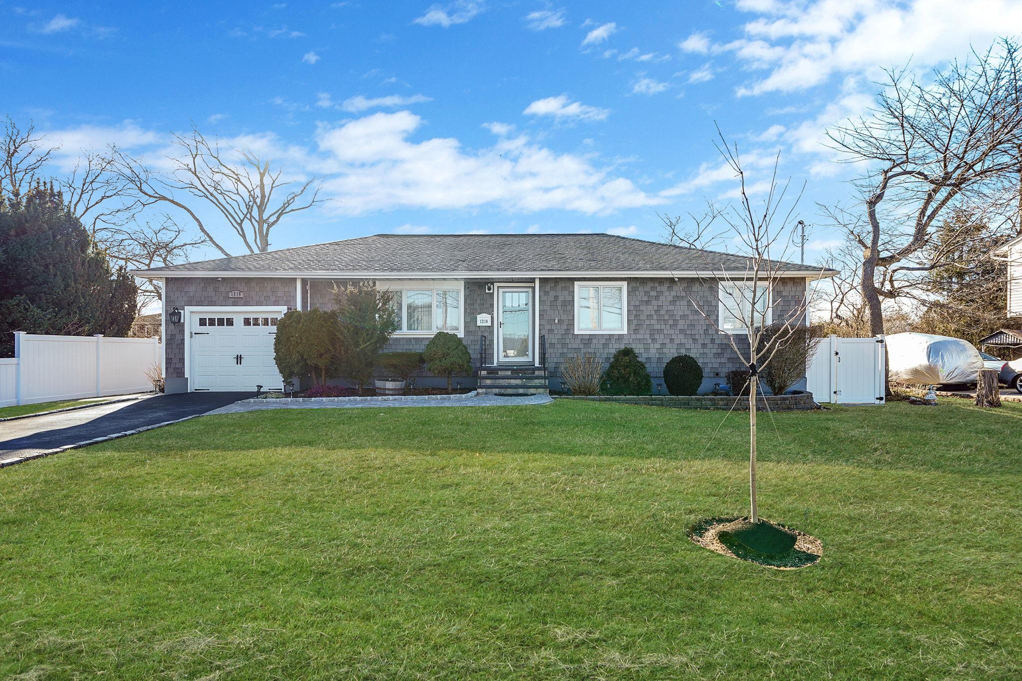 1210 Saxon Avenue, Bay Shore, New York image 1