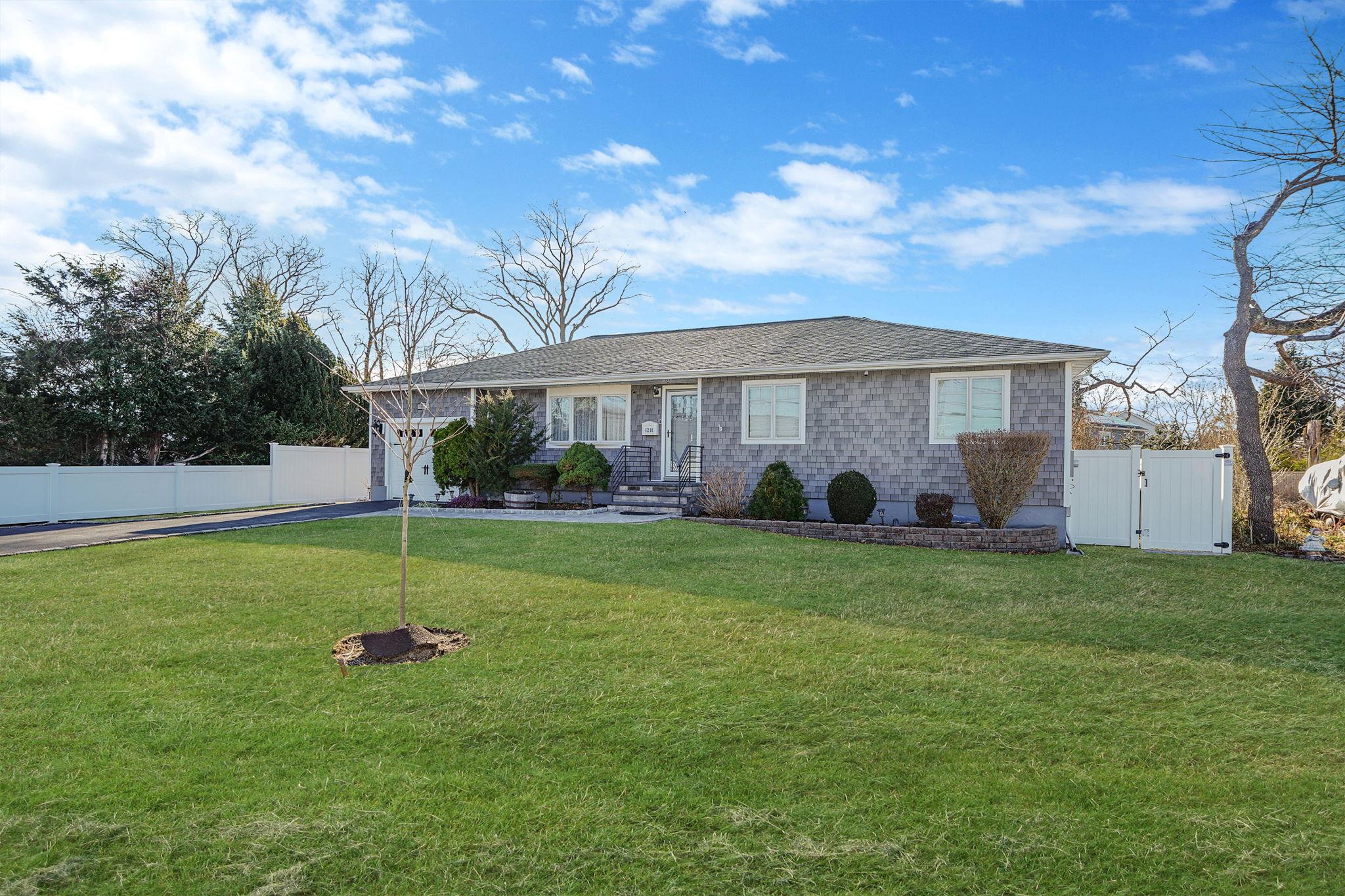 1210 Saxon Avenue, Bay Shore, New York image 2