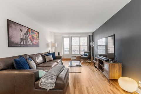 Photo of 35-50 85th St Street #7H, Jackson Heights, NY 11372 (MLS # 967555)