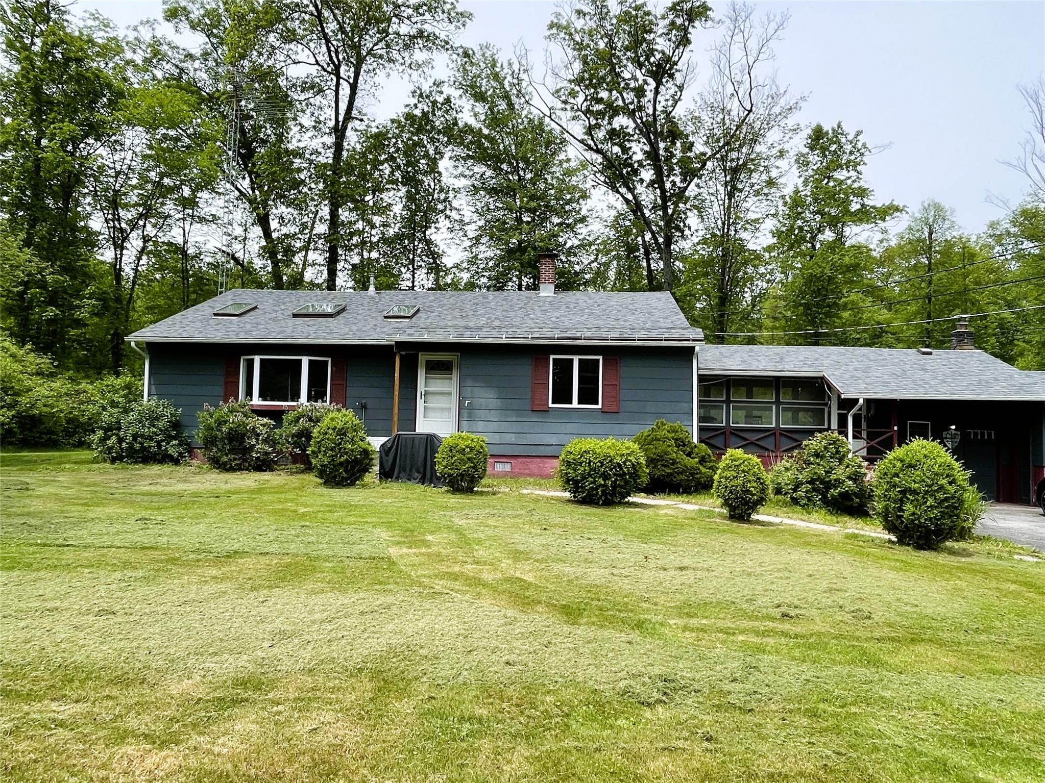 Rt-28, Shokan, New York - 4 Bedrooms  
2 Bathrooms  
9 Rooms - 