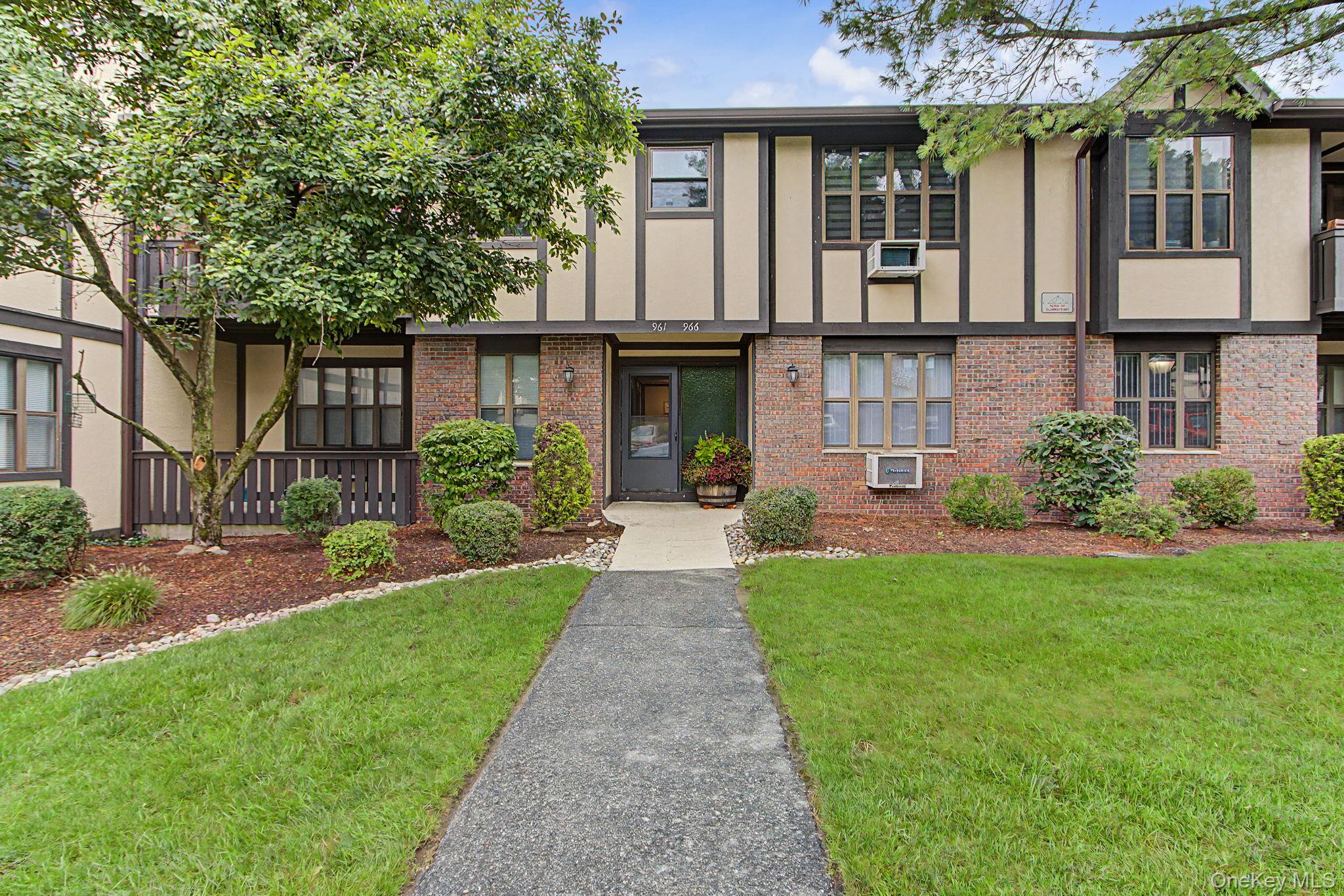 962 Sierra Vista Lane