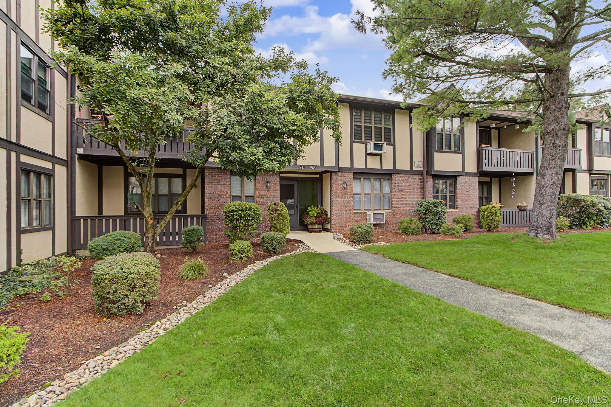 962 Sierra Vista Lane