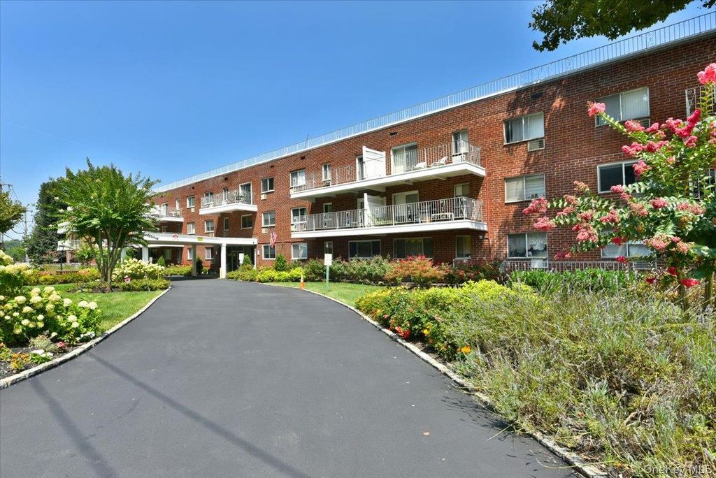 Photo of 320 E Shore Road #2-A, Great Neck, NY 11023 (MLS # 997477)