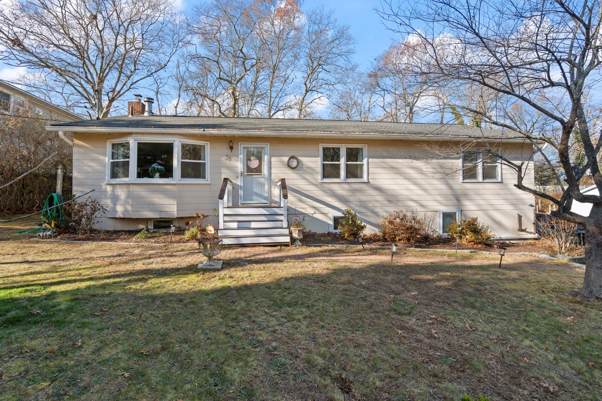 38 Setauket Trail, Ridge, New York image 1