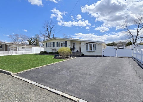 Homes For Sale - 25 Peter Road<br/> Ronkonkoma, NY 11779