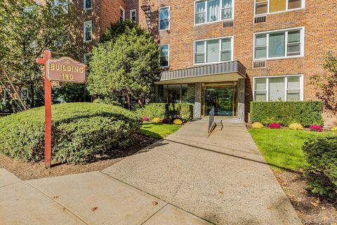Photo of 120 Dehaven Drive #432, Yonkers, NY 10703 (MLS # 924652)