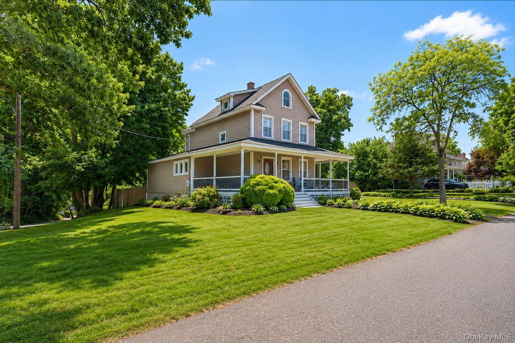 Photo of 11 Gilbert Street, Northport, NY 11768 (MLS # 1001173)