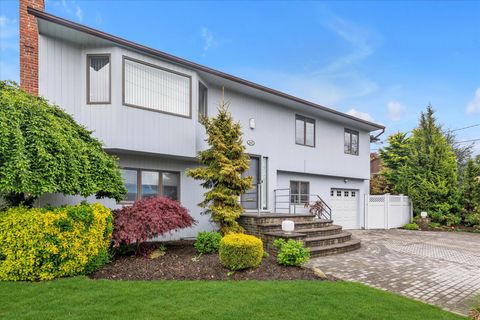 Photo of 302 Blackheath Road, Lido Beach, NY 11561 (MLS # 857300)