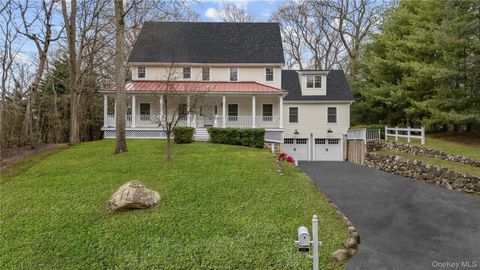 Homes For Sale - 17 Nadworny Lane<br/> Stony Brook, NY 11790