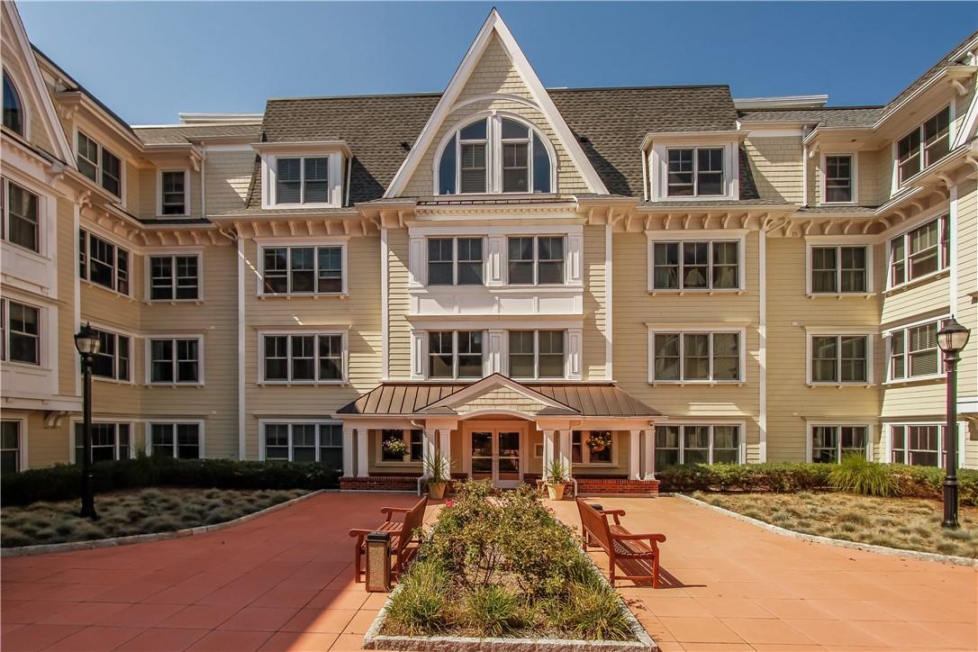Stanley Avenue 104, Mamaroneck, New York - 2 Bedrooms  
2 Bathrooms  
4 Rooms - 