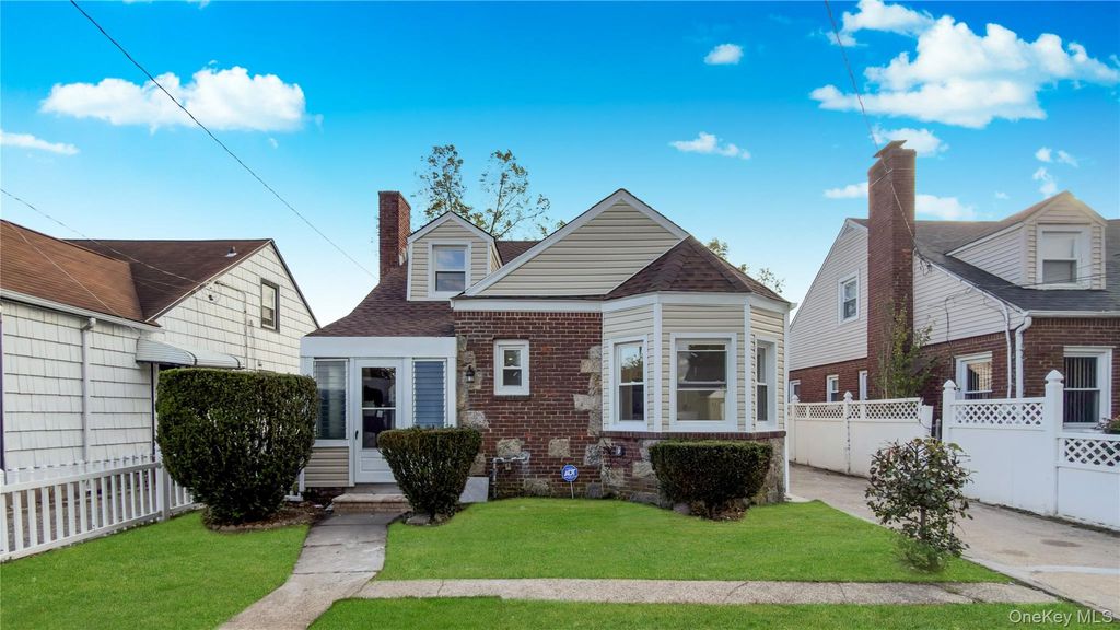 Photo of 138 Windsor Parkway, Hempstead, NY 11550 (MLS # 928282)