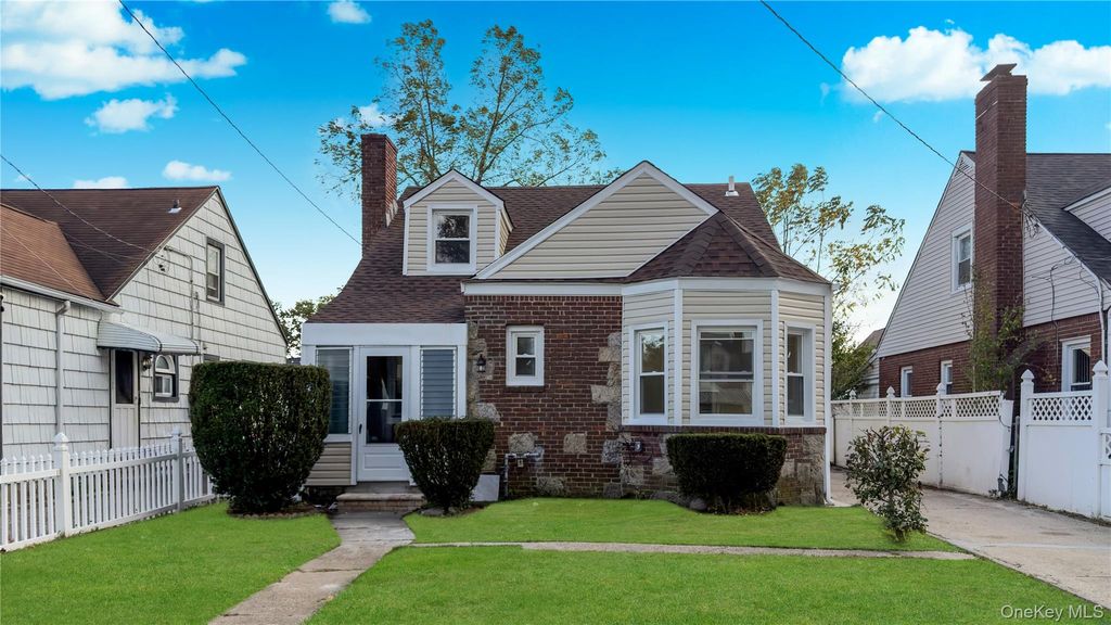 Photo of 138 Windsor Parkway, Hempstead, NY 11550 (MLS # 928282)