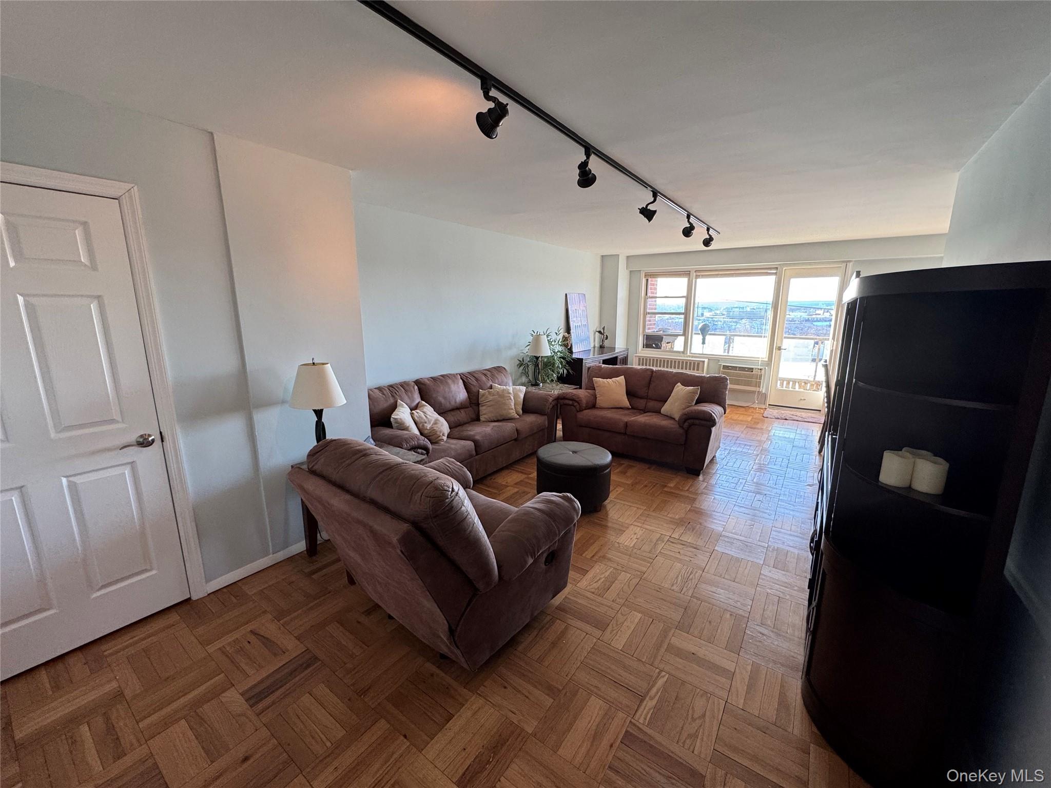 1841 Central Park Avenue 16R