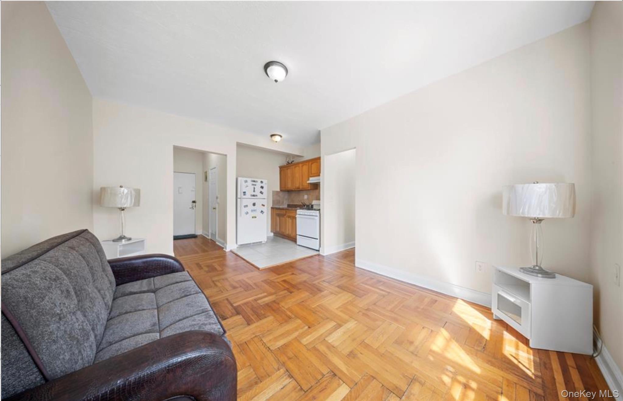 1372 Shakespeare Avenue 4D