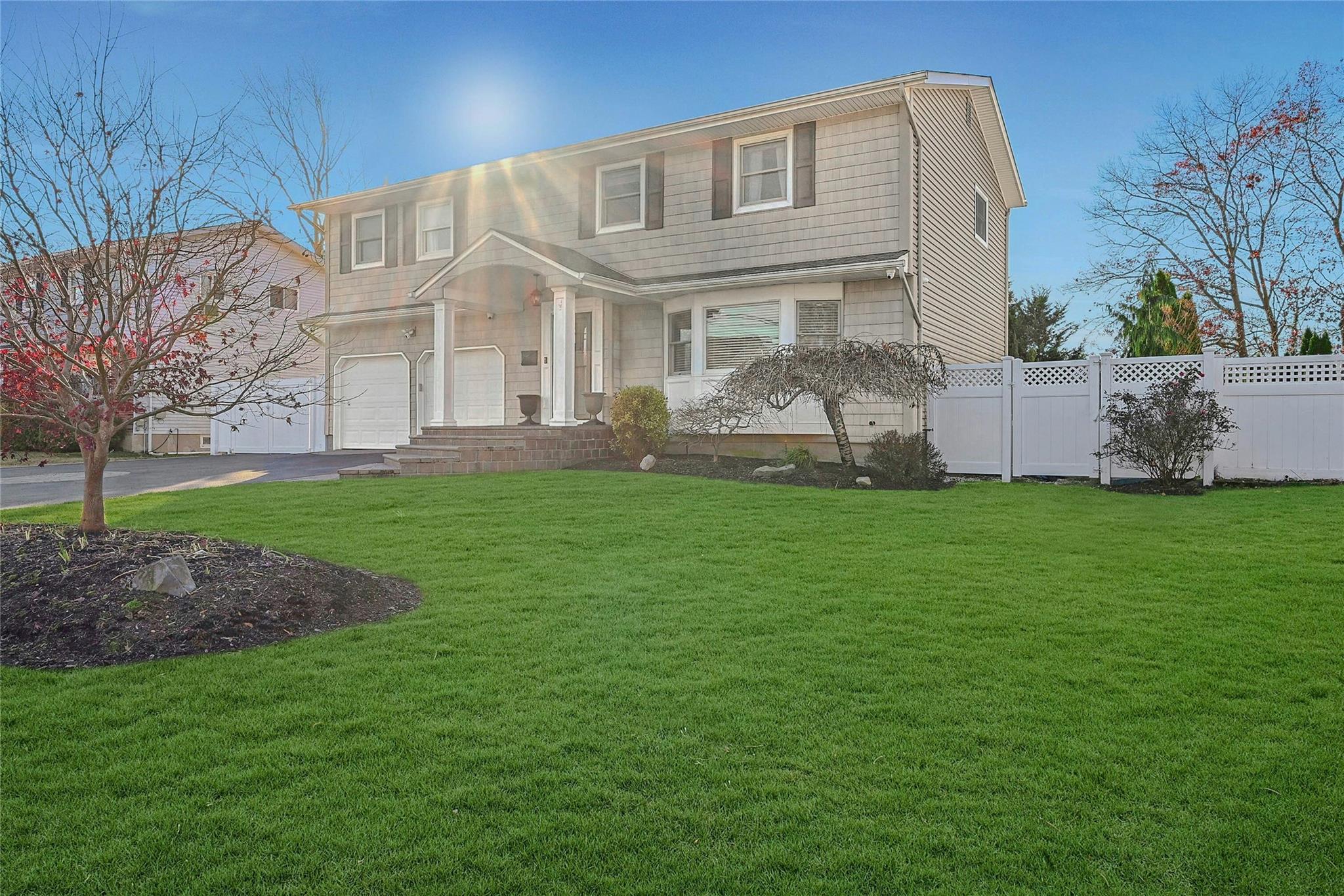 52 Arline Lane, East Islip, New York image 2