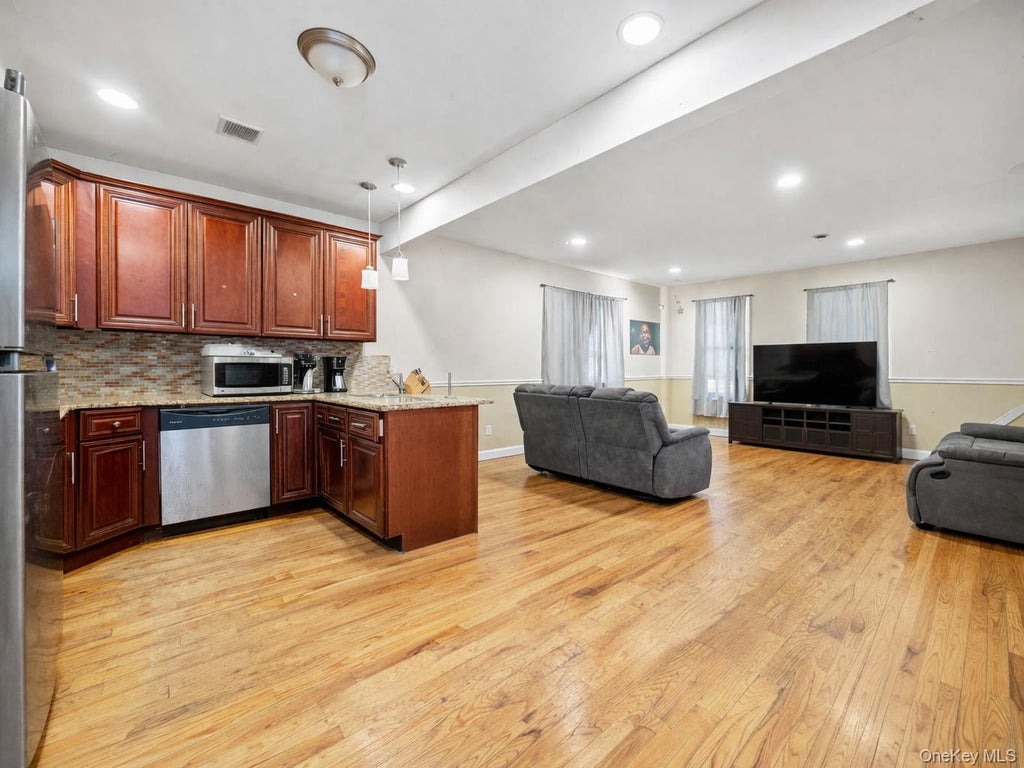 Photo of 831 E 224th Street, Bronx, NY 10466 (MLS # 1023088)