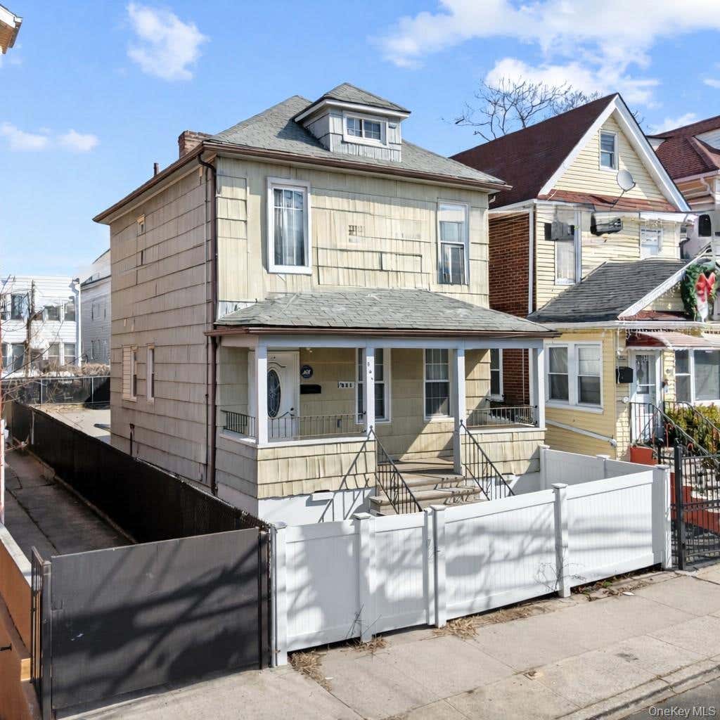 Photo of 831 E 224th Street, Bronx, NY 10466 (MLS # 1023088)
