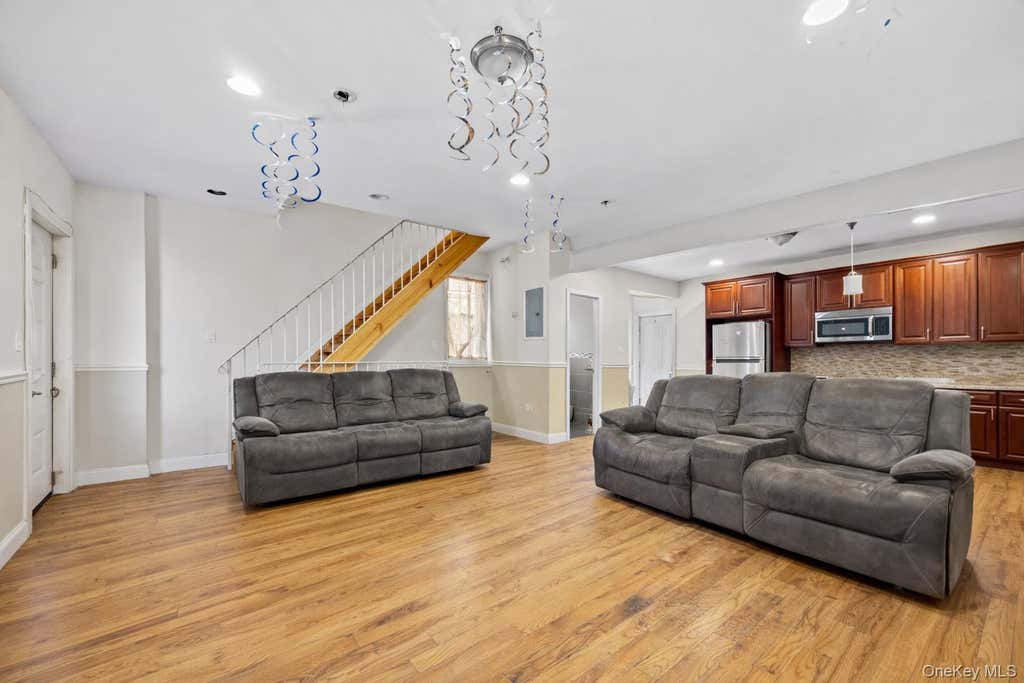 Photo of 831 E 224th Street, Bronx, NY 10466 (MLS # 1023088)