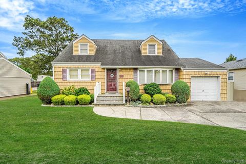 Photo of 166 N Oak Street, Massapequa, NY 11758 (MLS # 919722)