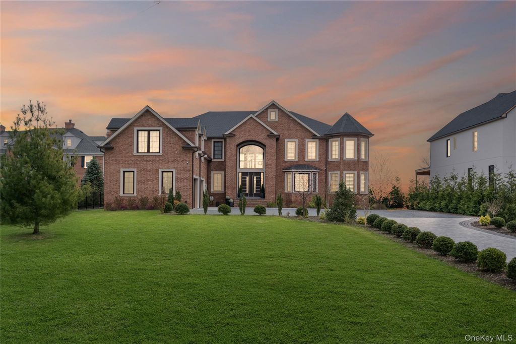 Photo of 185 Willetts Lane, West Islip, NY 11795 (MLS # 978790)