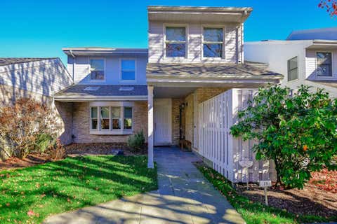 Condo For Rent - 520 Hampton Rd #18<br/> Southampton, NY 11968
