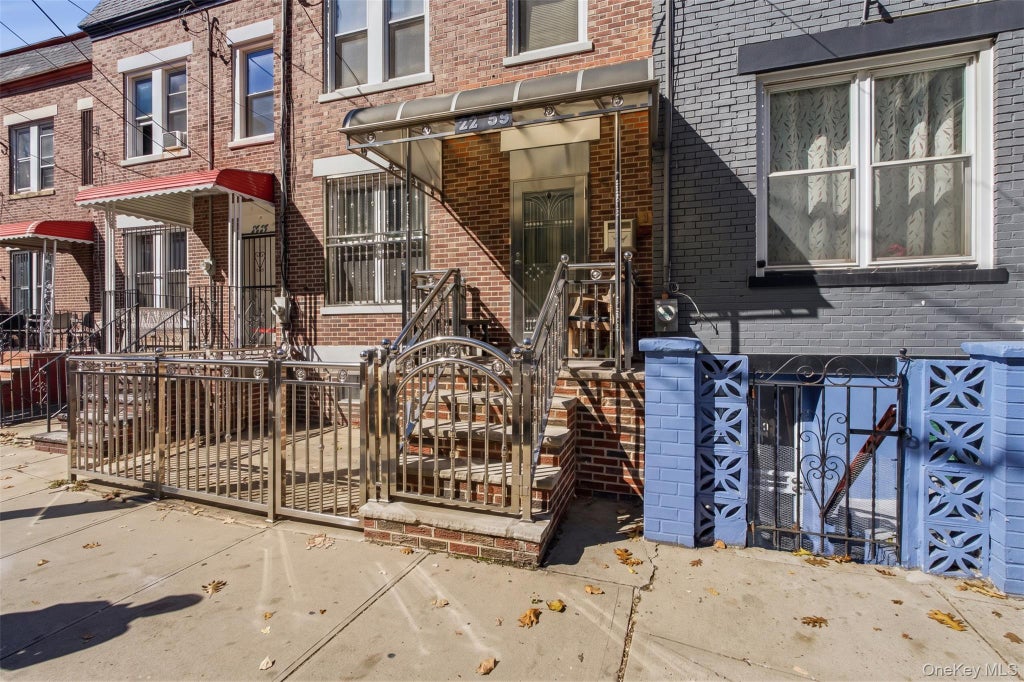 Photo of 2239 Tiebout Avenue, Bronx, NY 10457 (MLS # 1061768)