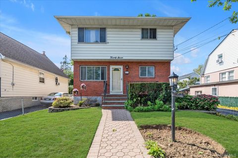 27 Juniper Road Port Washington NY 11050