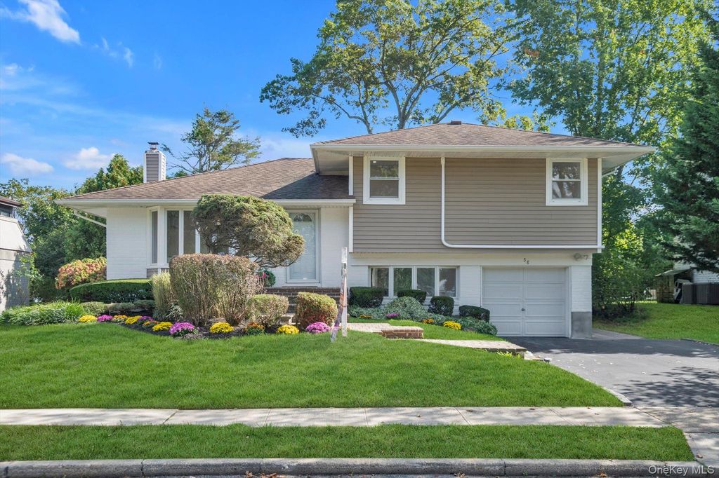 Photo of 58 Briar Lane, Jericho, NY 11753 (MLS # 960542)