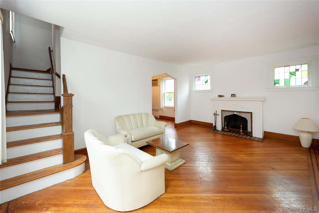Photo of 48 Surrey CMNS, Lynbrook, NY 11563 (MLS # 1016890)