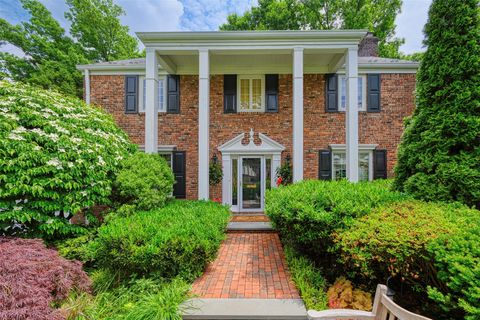 17 Pond Park Road Great Neck NY 11023