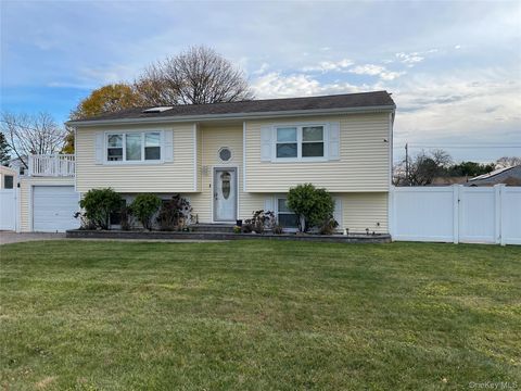 Photo of 70 Birch Road, Amityville, NY 11701 (MLS # 959032)