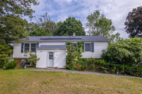 668 Hawkins Road E Coram NY 11727