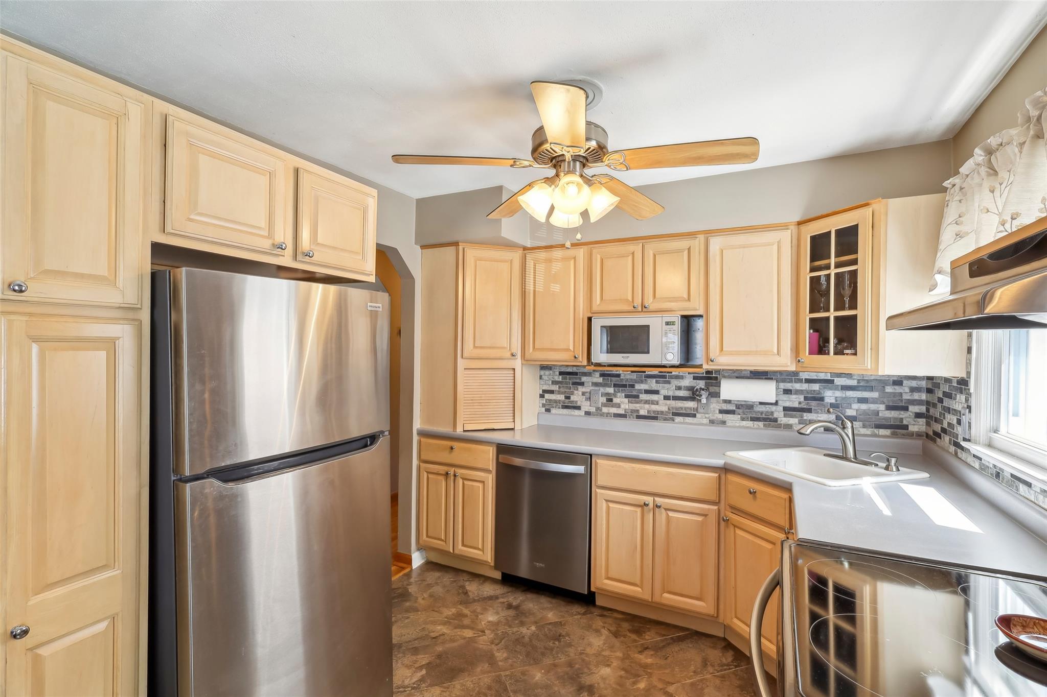 188 N 3rd Street, Bethpage, New York image 5